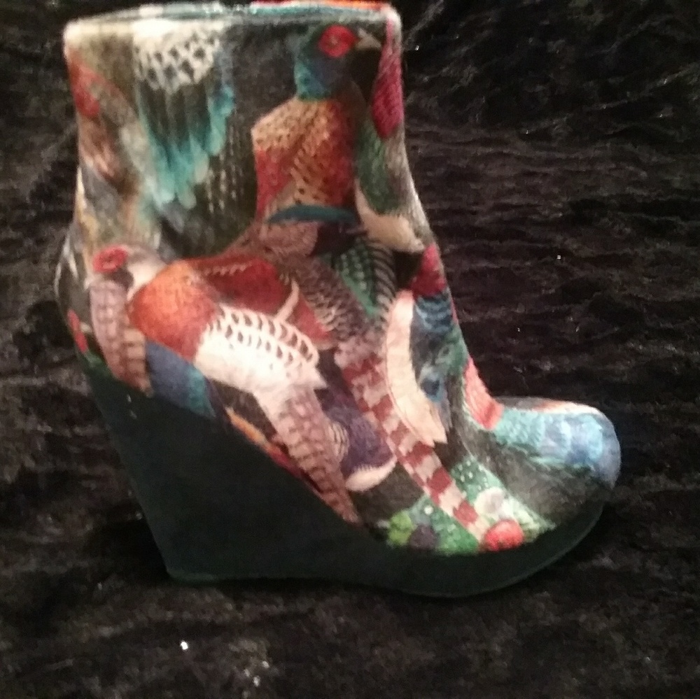 Boots - Picture 4 of 5